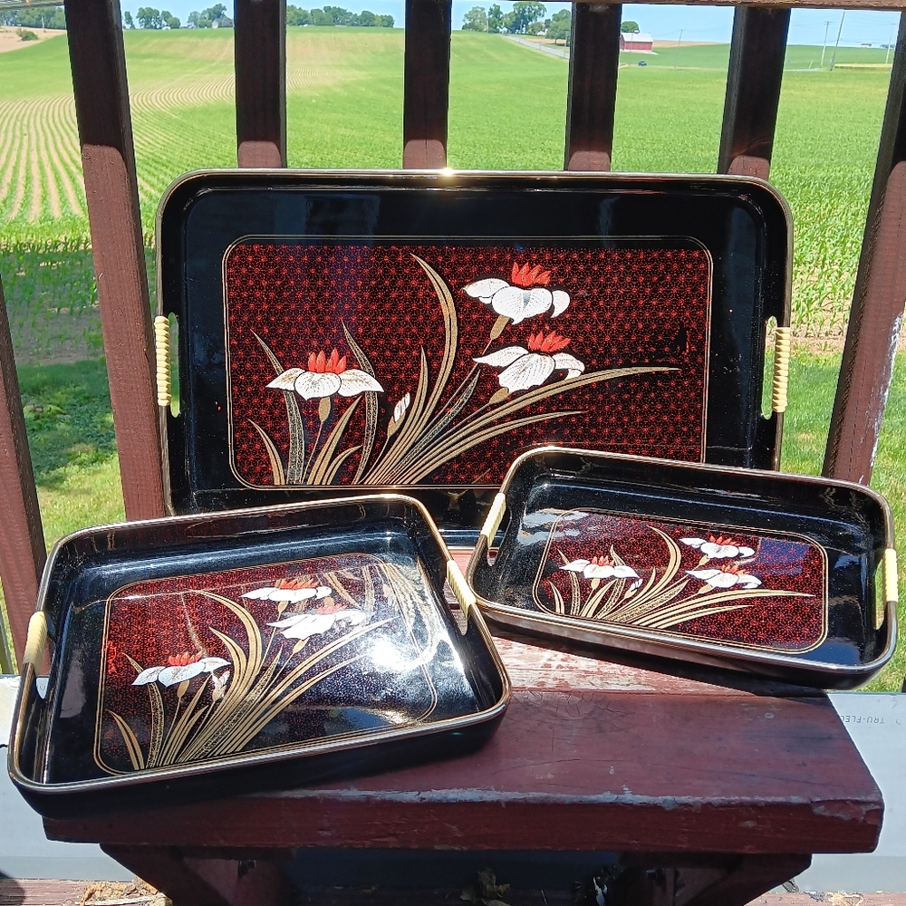 Vintage Japan Davar Hand Painted Floral Lily 3 Piece Lacquerware Tray Set